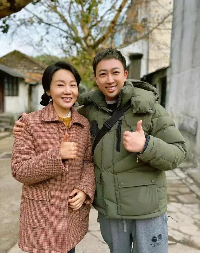 xhs@好事发生)身边人却都变得怪怪的他自己倒是变帅变瘦了于正发出来