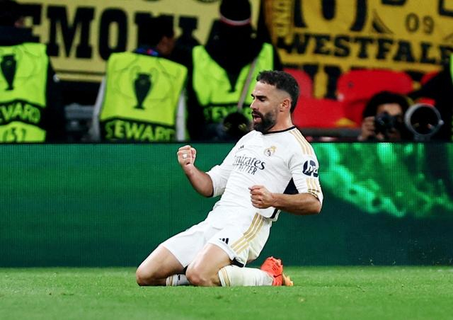 1-0领先!皇马32岁巨星疯狂滑跪:欧冠救主,安帅奇招奏效