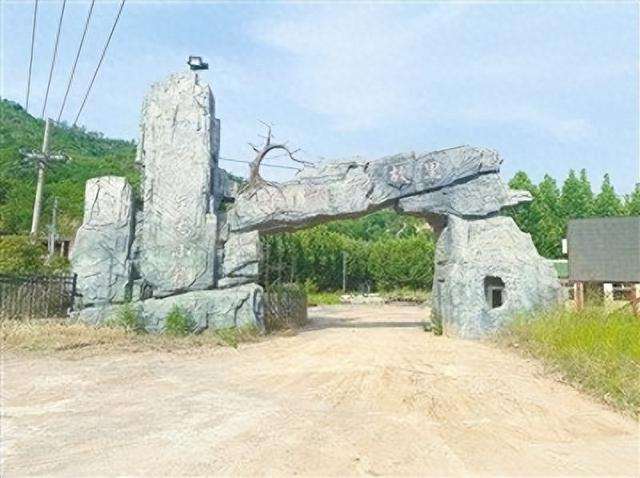 从"山里娃"到武状元状元府位于巩义市大峪沟镇官殿村,村支书牛师通就