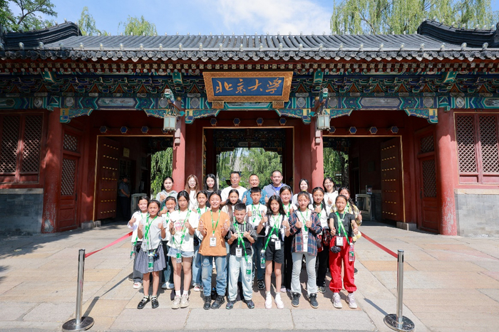 图释： 阿依合唱团北大研学