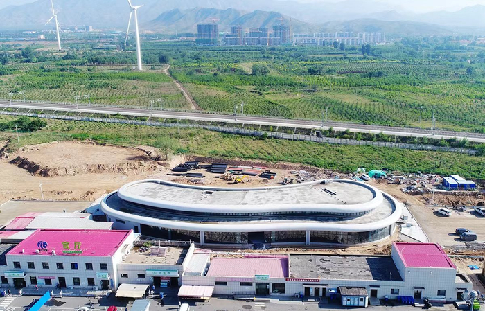       5月30日，拍摄于张家口市怀来县京张高速官厅服务区改扩建工程。     