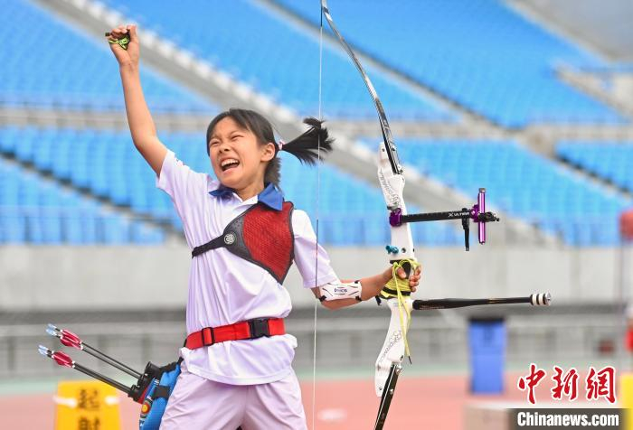 来自全国40支代表队约500名选手参加比赛,比赛设反曲弓,复合弓,光弓