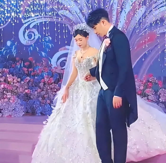 特步小公主大婚,豪门联姻已成主流?|丁佳敏|周力源|丁水波|特步集团|丁利智_新浪新闻