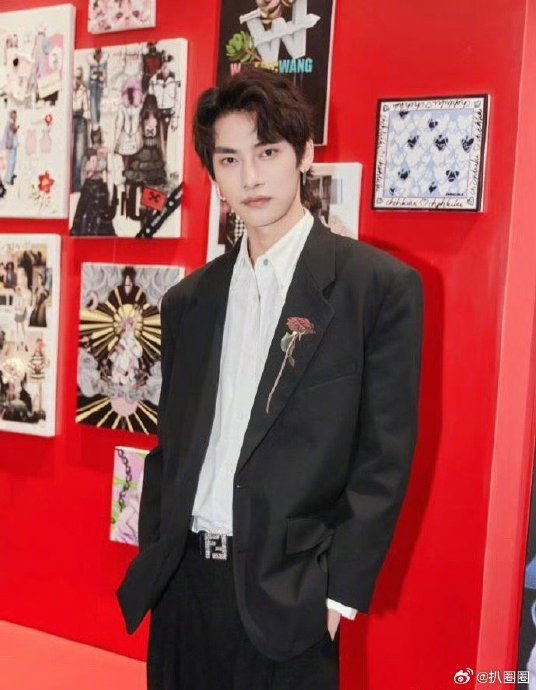 还有人认识胡文煊吗,又塌房了