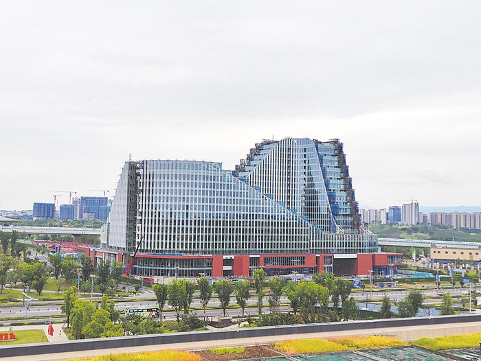成都交投航空投资总部  成都东部新区供图塔吊林立,机器轰鸣,工程