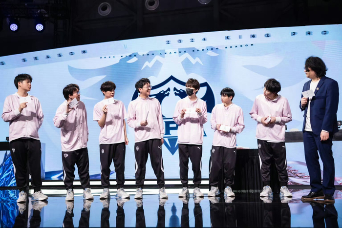 此前的VG队服没有赞助商LOGO。 图/KPL王者荣耀职业联赛