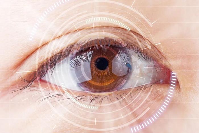 人工晶体是通过小于3毫米的微创切口植入眼内的,除非眼部受到剧烈的