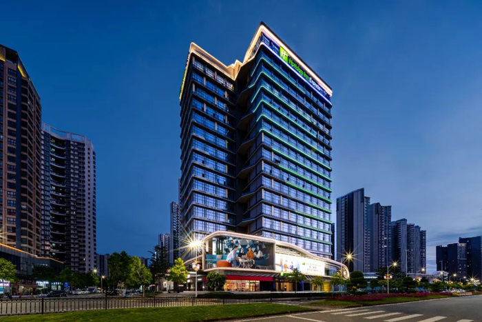 江门东站智选假日酒店于2023年9月8日正式开业酒店位于江门东站附近