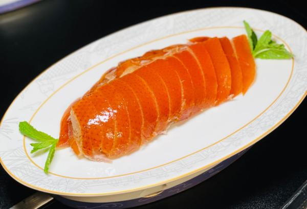 酥松香脆的九厨桂花香烤鸭鸭皮