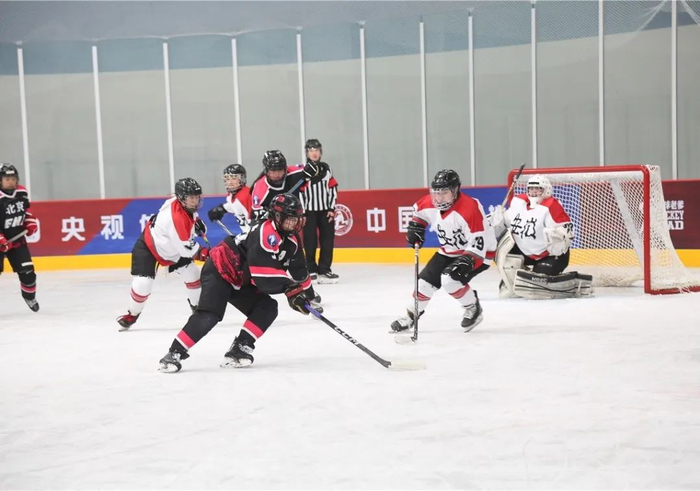 2024年全国女子冰球锦标赛在临港区开赛