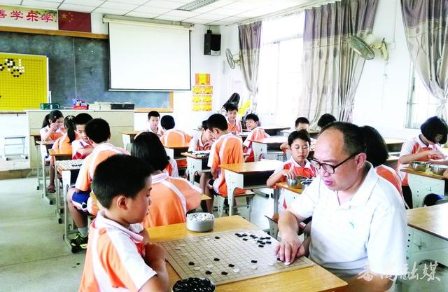 石碁中学现为全国象棋特色学校.