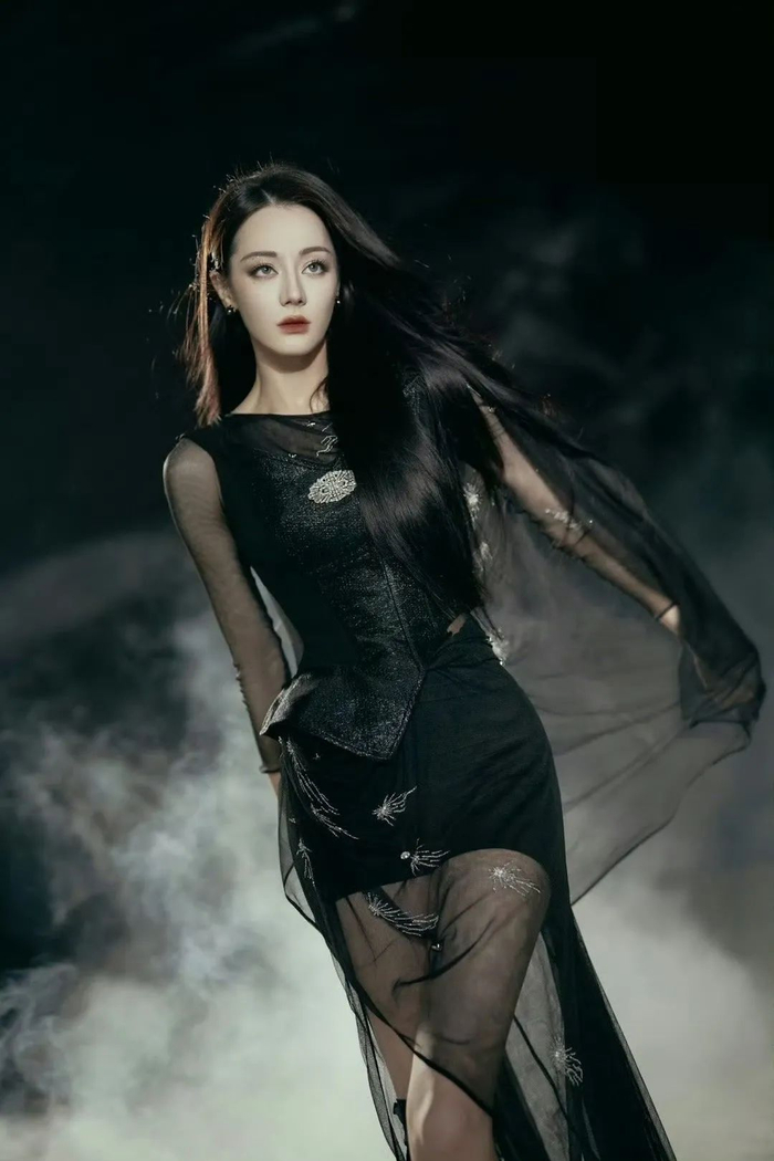 离婚不到两年,他公开征女友?