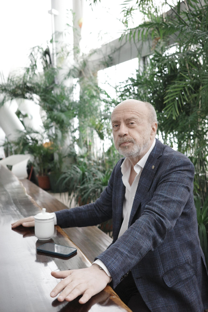 新华社记者 林建杰 摄新华社长沙6月3日电  19岁的俄罗斯少年画家米哈