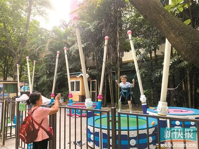 越秀公园东秀儿童乐园，一位小朋友在享受快乐时光。