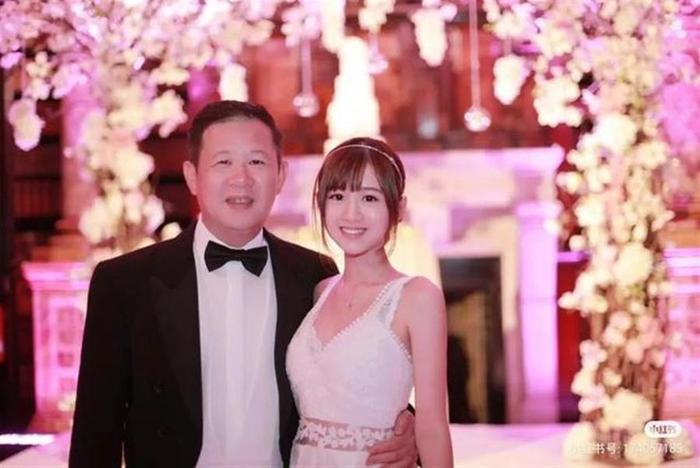 特步千金与七匹狼公子完婚，专家：豪门纷纷联姻或承担更多压力 七匹狼 特步 新浪新闻