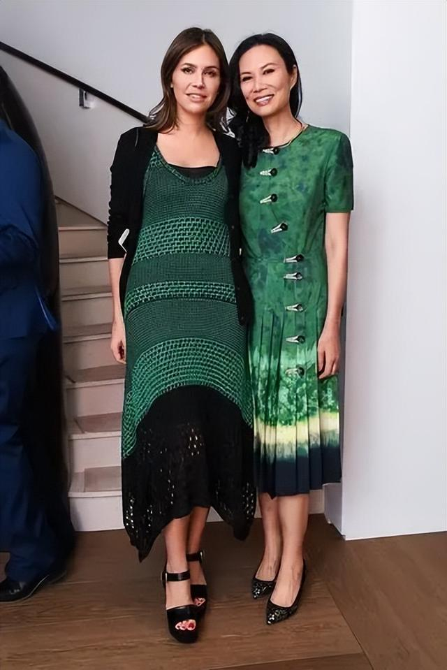 达莎曾和俄罗斯金融家罗曼·阿布拉莫维奇有过一段长达9年的婚姻.