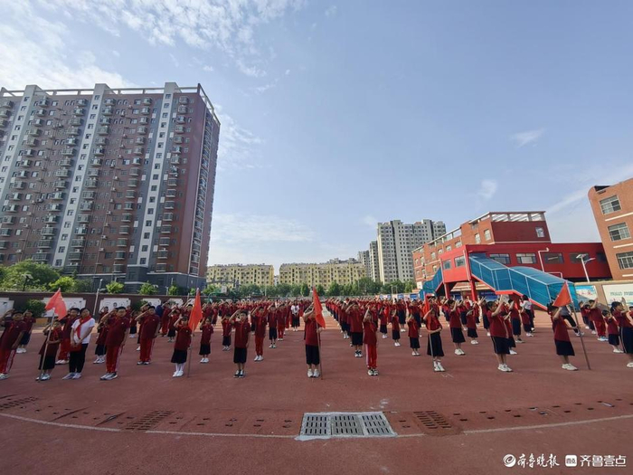 东昌府区育红小学少先队举行新队员分批入队仪式