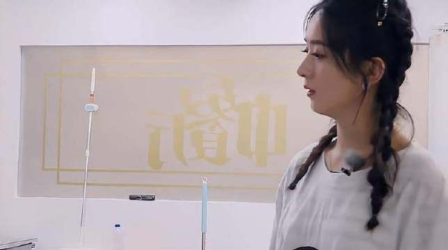 众人干活,赵丽颖却无所适从!
