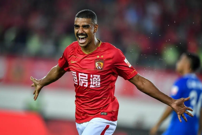 天津媒体正式确认!国足传来振奋好消息,武磊艾克森可以安心了