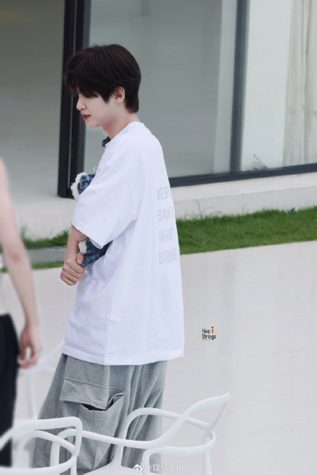 又被@jjjustin0219 轻轻松松帅到了 录制《全力以赴的行动派》|黄明昊