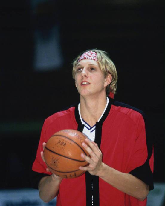 诺天王年轻时期这个颜值也是非常能打的|德克·诺维茨基_新浪新闻