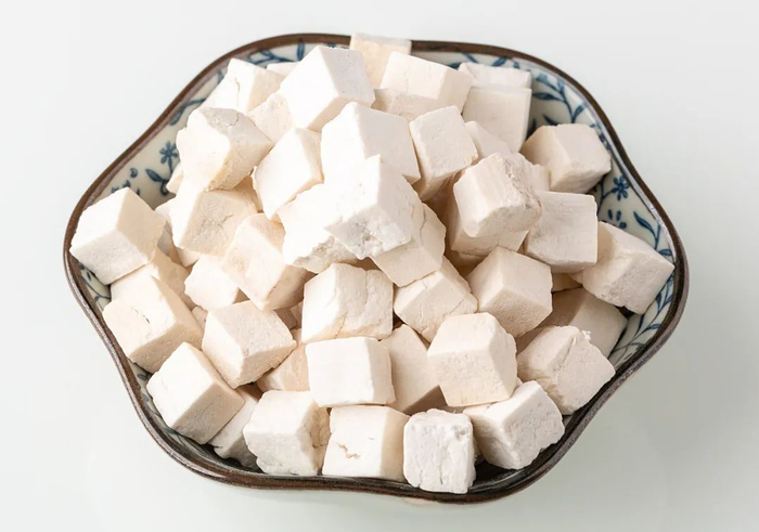 如果患者胸闷,泛吐痰液,舌苔白腻的症状明显,可加用旋覆花,代赭石,法