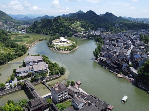 秀山推动边界治理 古韵"边城"引客来