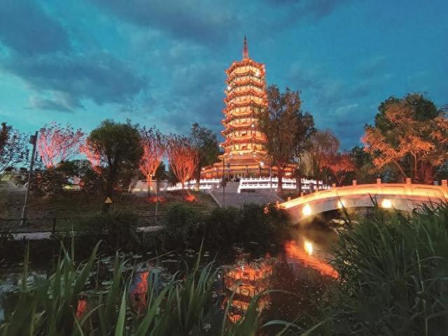 延庆东湖公园重装亮灯,璀璨夜景点亮城市