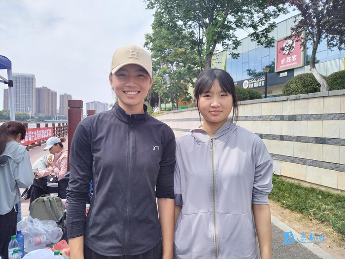 据了解,李子怡和任雯洁都是宿迁市体育运动学校的学生,两人今年都是18