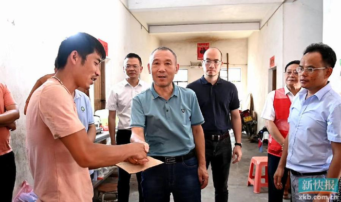 驻湛江吴川市兰石镇工作队:聚力开展医疗帮扶 关爱患病老人儿童