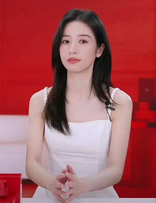 真的很想体验一下周雨彤帮忙护肤的感觉!