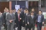 [流言板]瓦塞尔关键进攻回合三分线外顶着奥利尼克，大心脏跳投命中