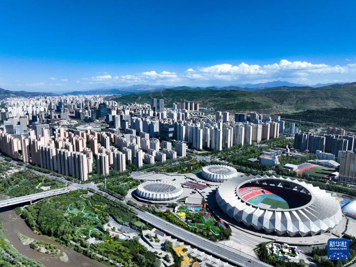 青海西宁:高原古城绿意浓