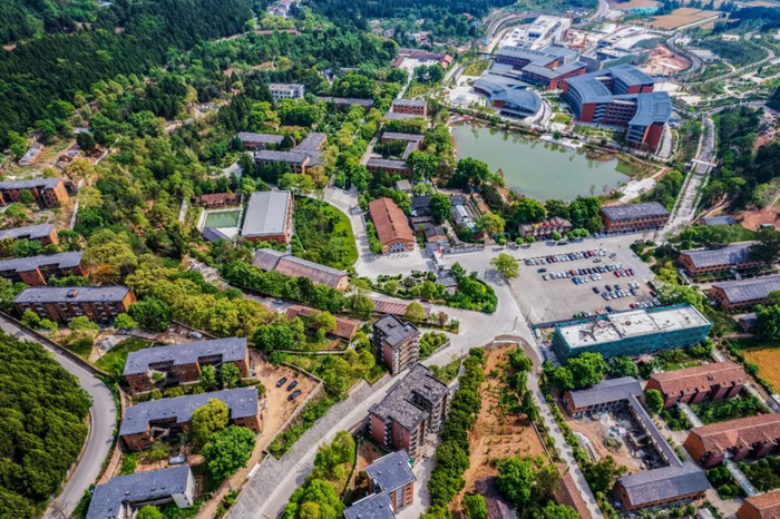 "时代光影 百部川扬"——走进中国"两弹城"