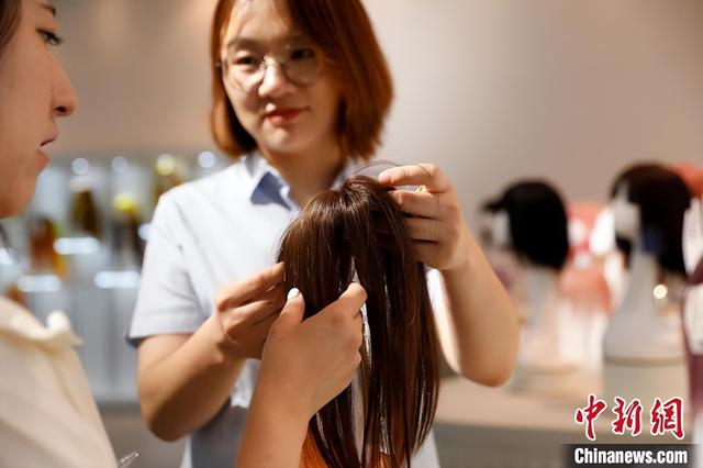 "618"临近 河南许昌发制品产业赶单忙 全球每10顶假发就有6顶来自许昌