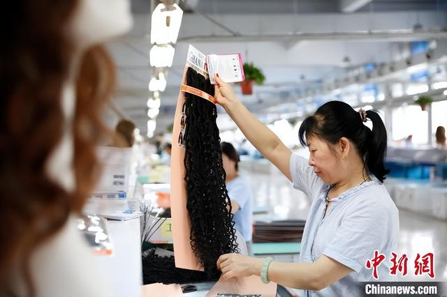 "618"临近 河南许昌发制品产业赶单忙 全球每10顶假发就有6顶来自许昌