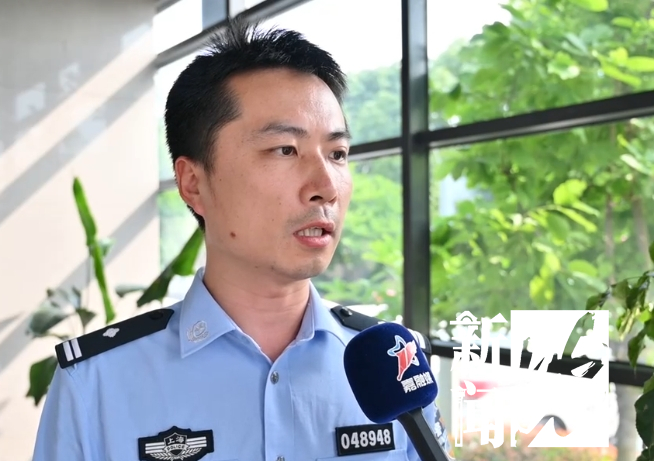 业务能力太强!上海警方抓嫌犯现场,"顺手"给隔壁邻居又破了个案↗