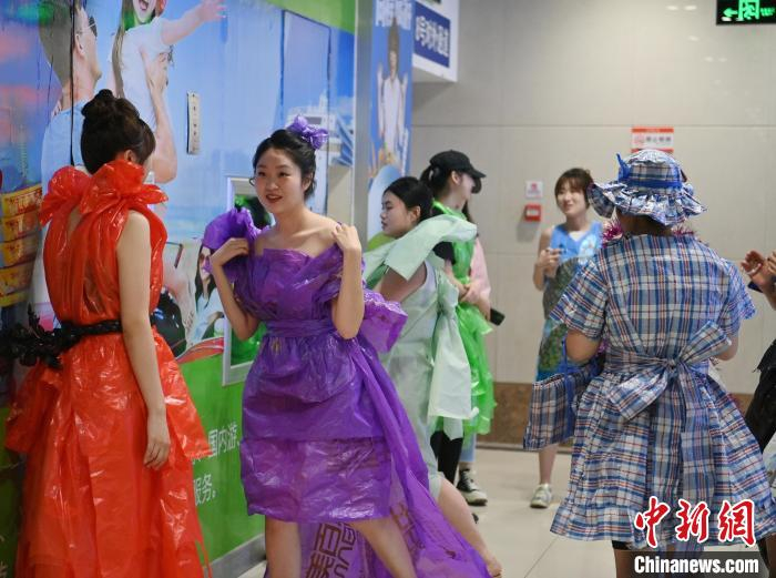 长春上演绿色环保时装秀