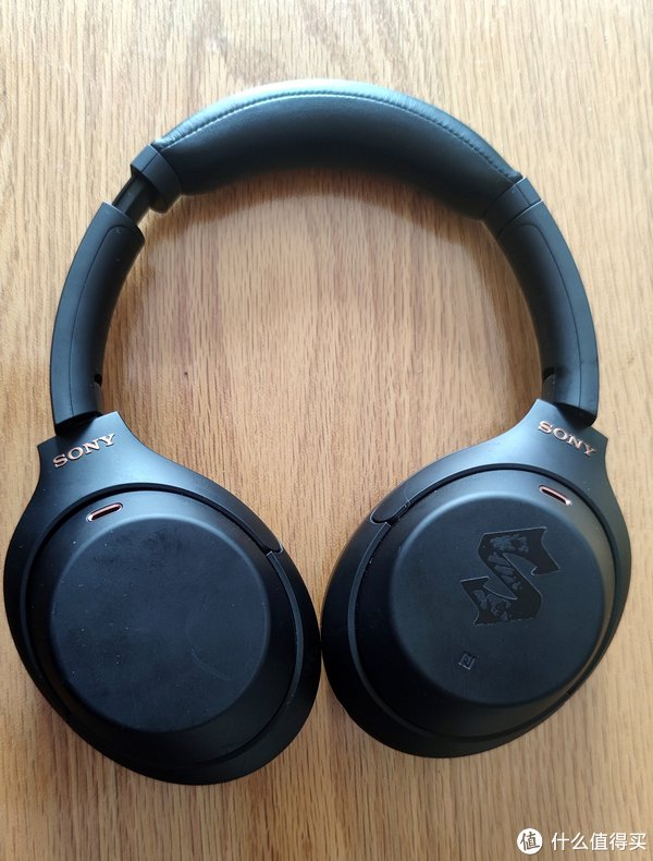 索尼wh-1000xm4 这款无线智能降噪蓝牙耳机的音质和降噪还是不错的