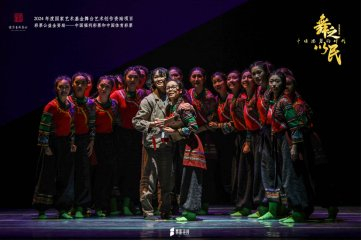 舞蹈诗剧《千顷澄碧的时代——舞之以民》于南京艺术学院实验剧场上演