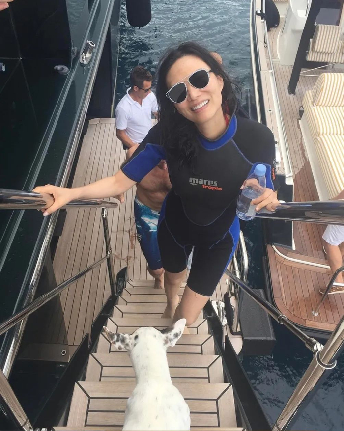 邓文迪撮合93岁前夫再婚:她怎么越活越年轻了?