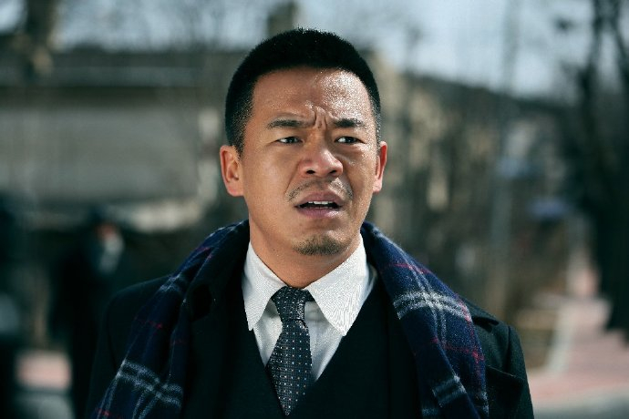 《悬崖》中,孙浩饰演的刘魁,是伪满警察厅的特务