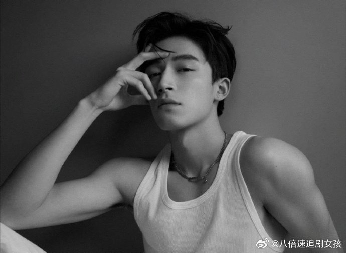 王星越你是不是在明晃晃秀肌肉呢 手臂肌肉照放在最中间!