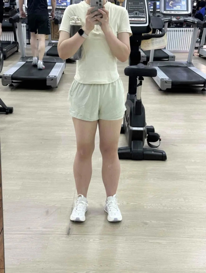 陆毅女儿被质疑营养不良!腿细成麻杆.这是真人的腿?