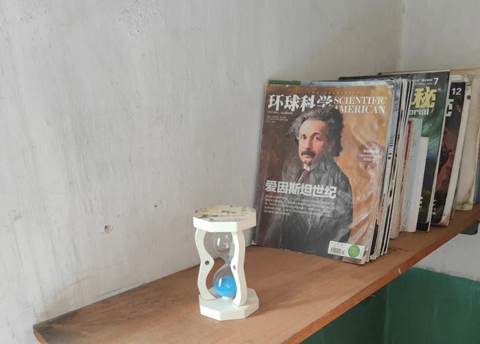 和阿淼相伴最多的书桌。