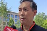 [流言板]斯图尔特从替补席起身推搡库里后做“太小”手势，两人均吃T