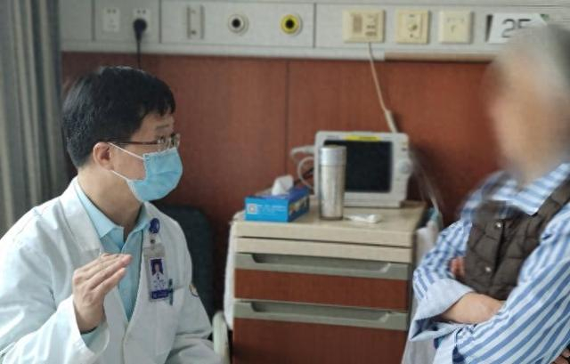 浙江大学医学院附属邵逸夫医院房颤中心负责人蒋晨阳教授患教（医院供图）