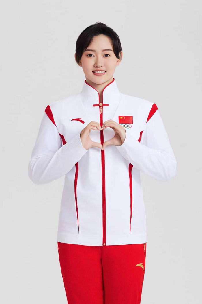 助力成都绿道马拉松 奥运冠军任茜:"不放弃"是一种人生态度