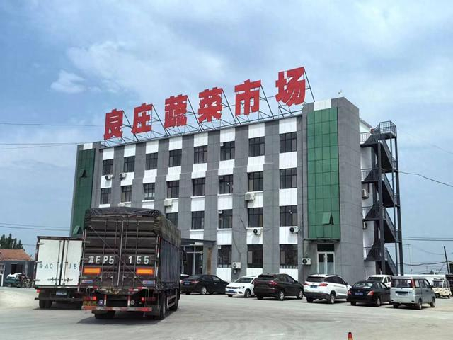 山东泰安市岱岳区良庄蔬菜市场综合业务楼剩余预算款去向成谜?