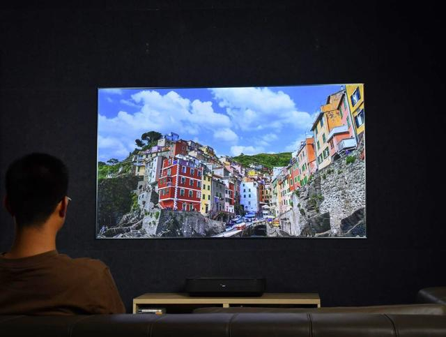 兼具护眼优势和色彩突出